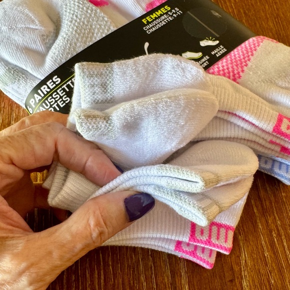 6-pack white Puma low cut women’s athletic socks - Picture 6 of 9